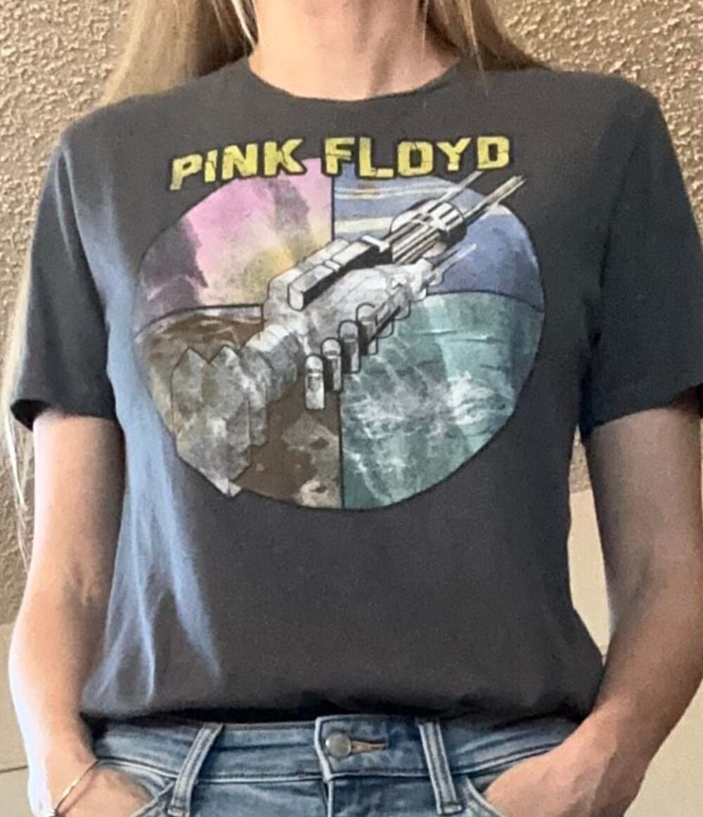 Old Navy Pink Floyd Wish You Were Here Robot Handshake Graphic T-Shirt